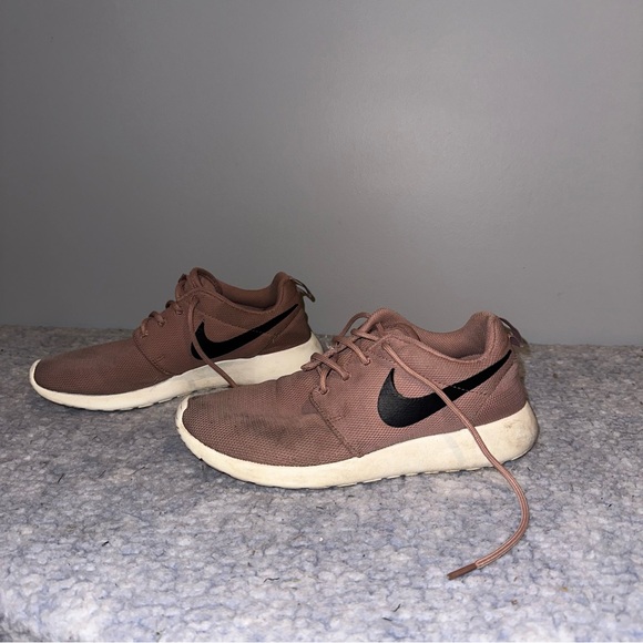 Nike Women’s Pink Taupe Roshe Run - Size 7.5 - Picture 7 of 10